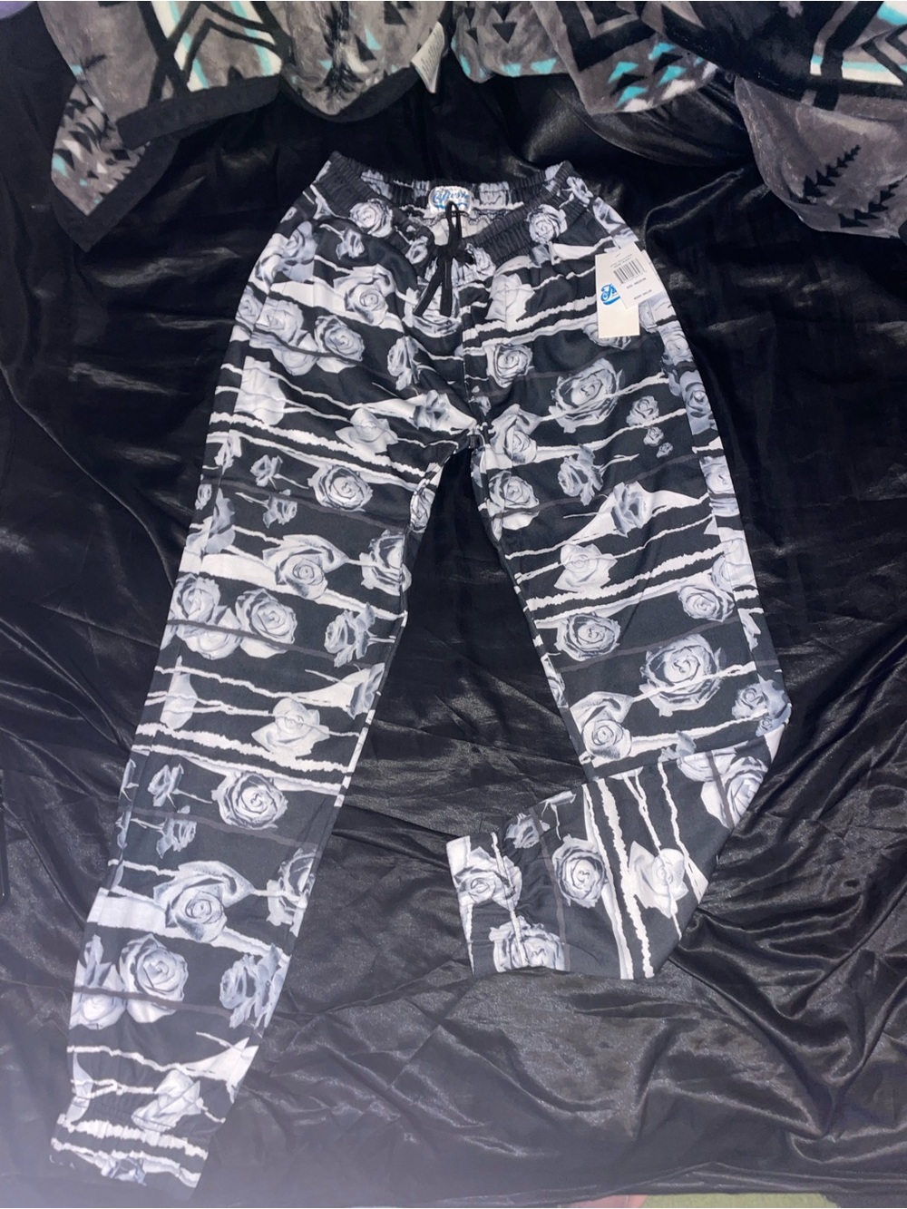 fresh Black & White Rose-Print Joggers